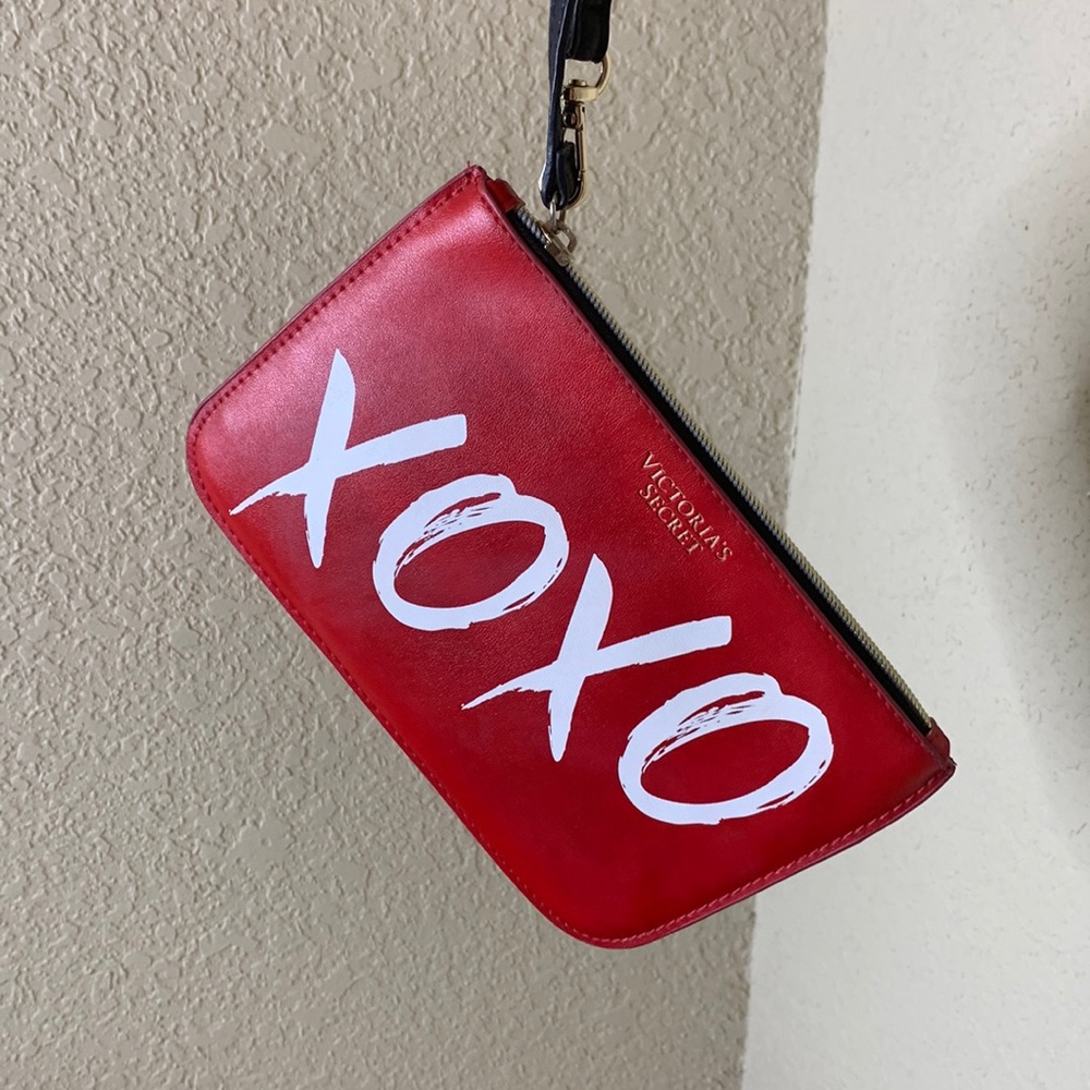 Victoria’s Secret XOXO wristlet